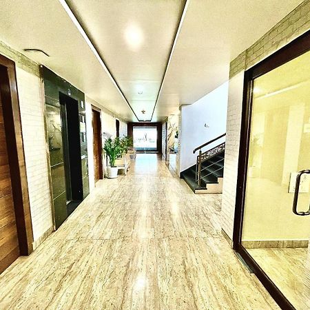 Gr Palace, In Front Of Sea-Beach With Breakfast, Swimming-Pool, Fully Air-Conditioned, Hotel With Parking Availability Puri Kültér fotó