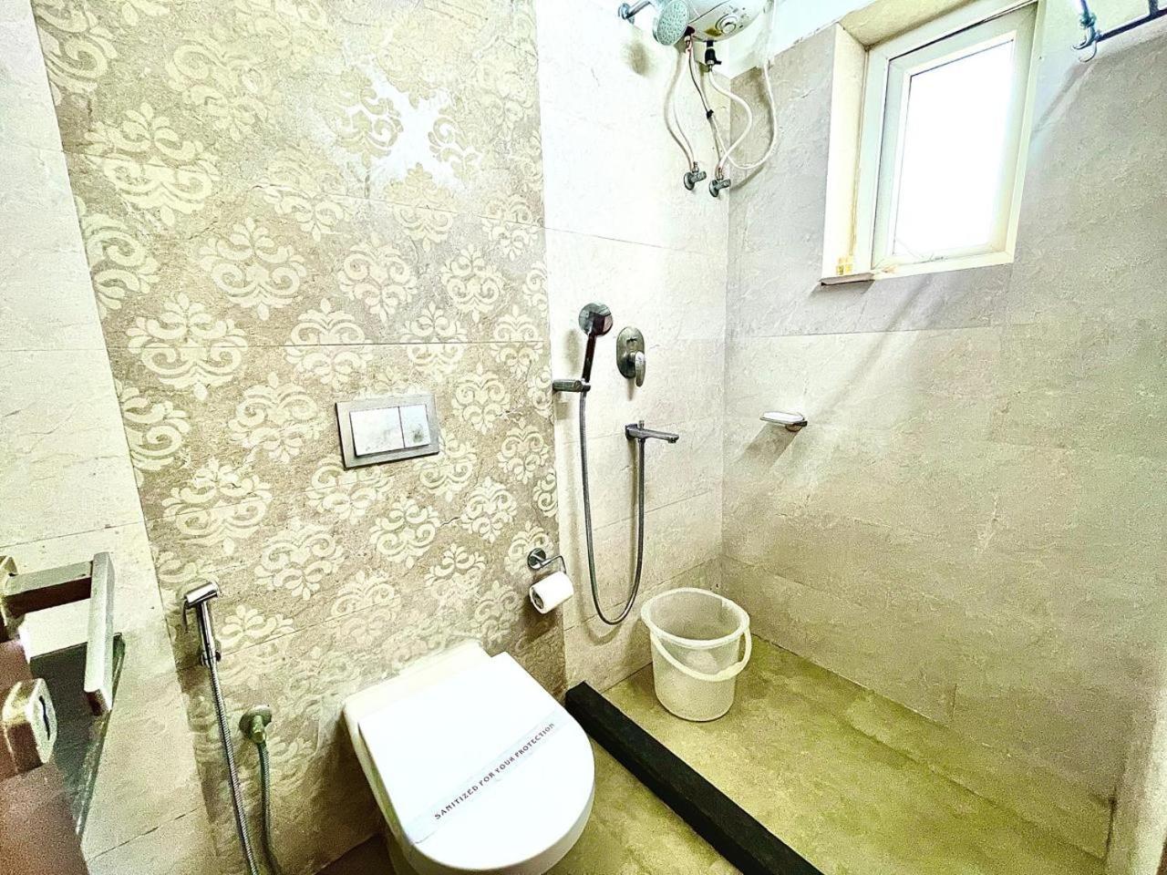Gr Palace, In Front Of Sea-Beach With Breakfast, Swimming-Pool, Fully Air-Conditioned, Hotel With Parking Availability Puri Kültér fotó