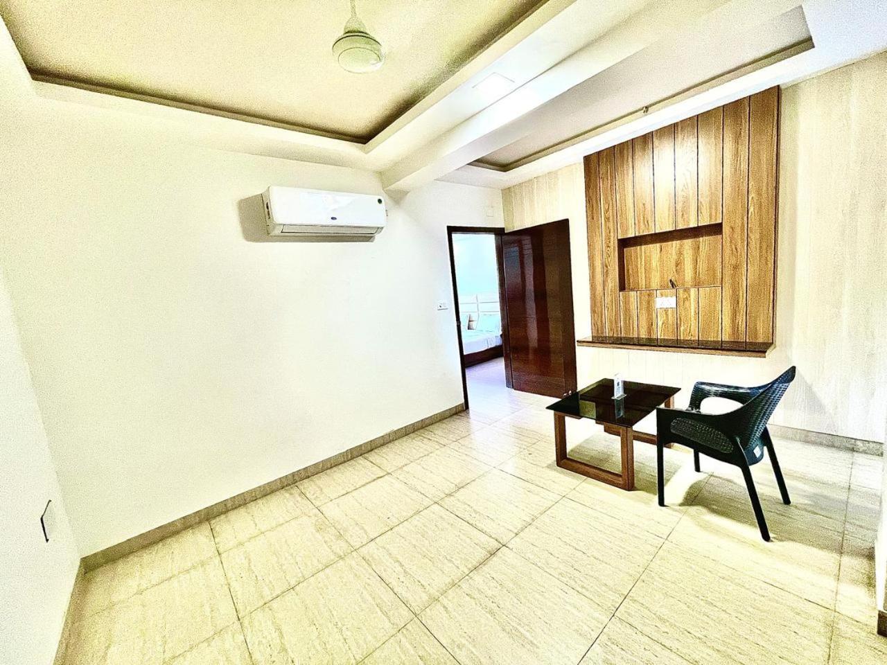 Gr Palace, In Front Of Sea-Beach With Breakfast, Swimming-Pool, Fully Air-Conditioned, Hotel With Parking Availability Puri Kültér fotó