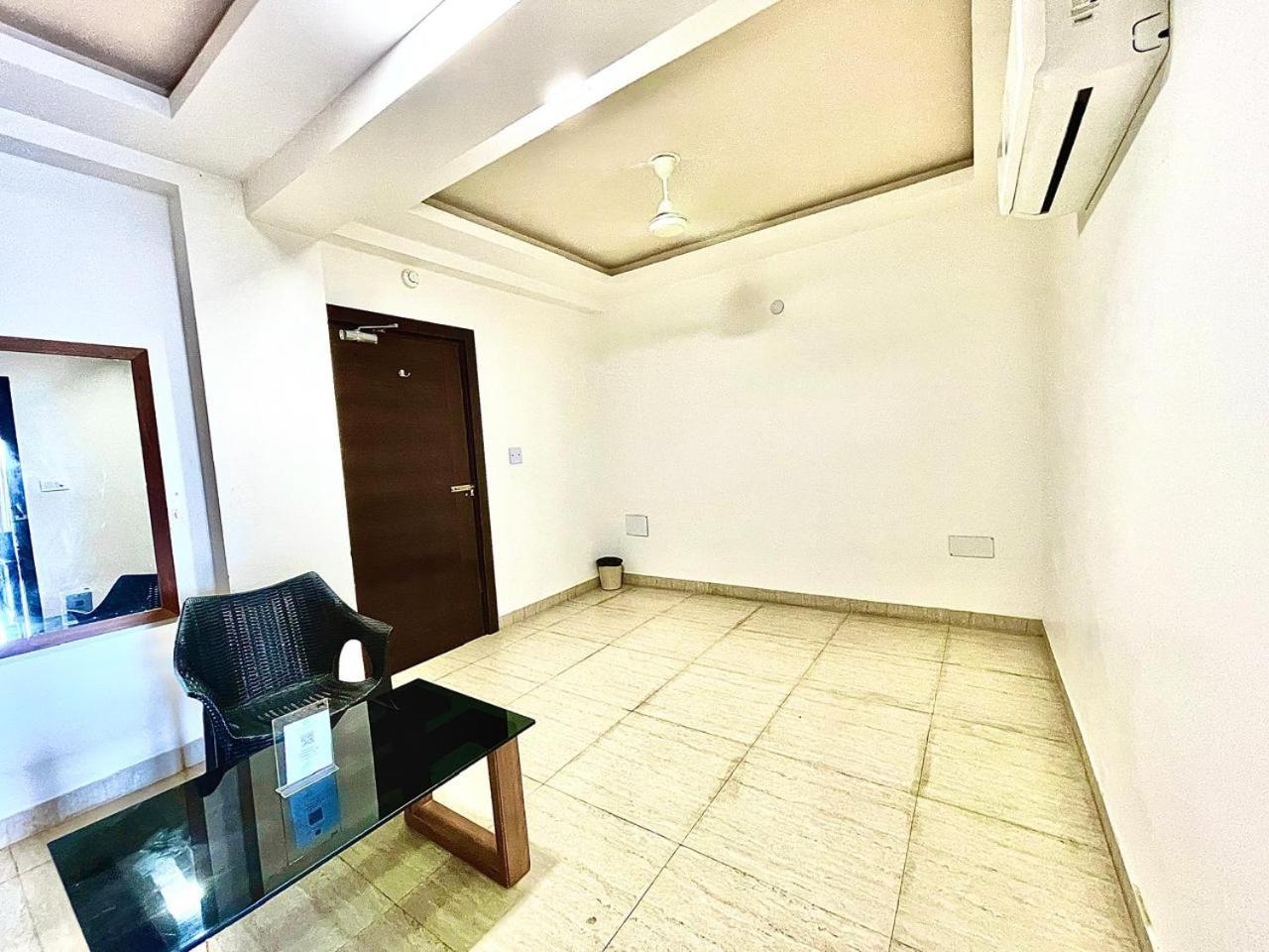 Gr Palace, In Front Of Sea-Beach With Breakfast, Swimming-Pool, Fully Air-Conditioned, Hotel With Parking Availability Puri Kültér fotó