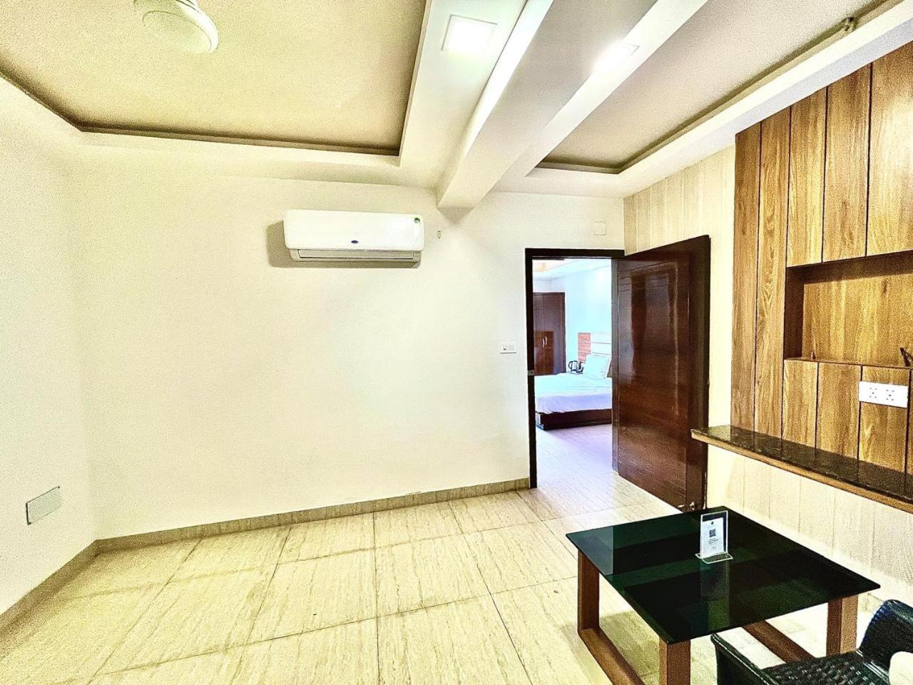 Gr Palace, In Front Of Sea-Beach With Breakfast, Swimming-Pool, Fully Air-Conditioned, Hotel With Parking Availability Puri Kültér fotó